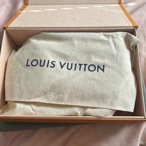 It has been worn a few times. LOUIS VUITTON NEW WAVE MULTI-POCHETTE in Arizona.